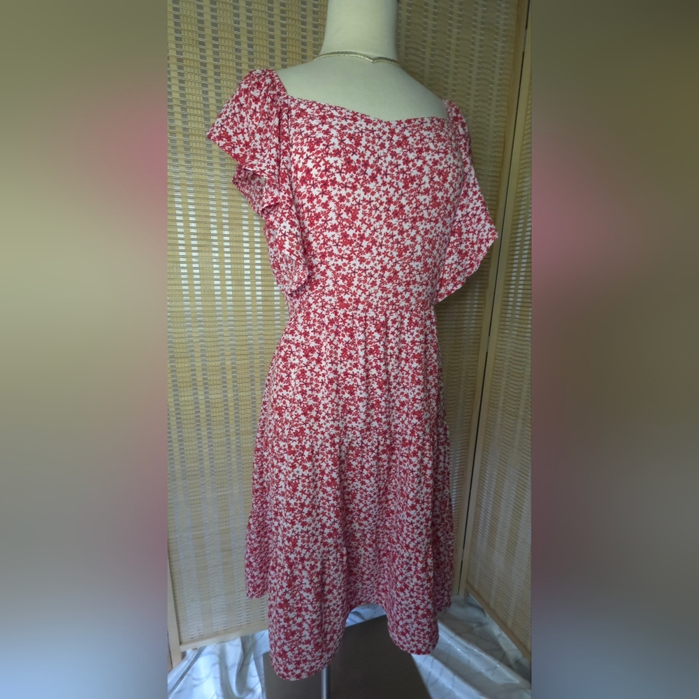 NWOT Flowy Fluttersleeve Dress in Red Floral Print adjustable sleeves & neckline